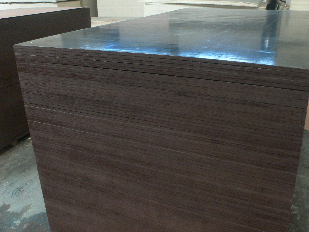Black film faced plywood with full core poplar mixed hardwood