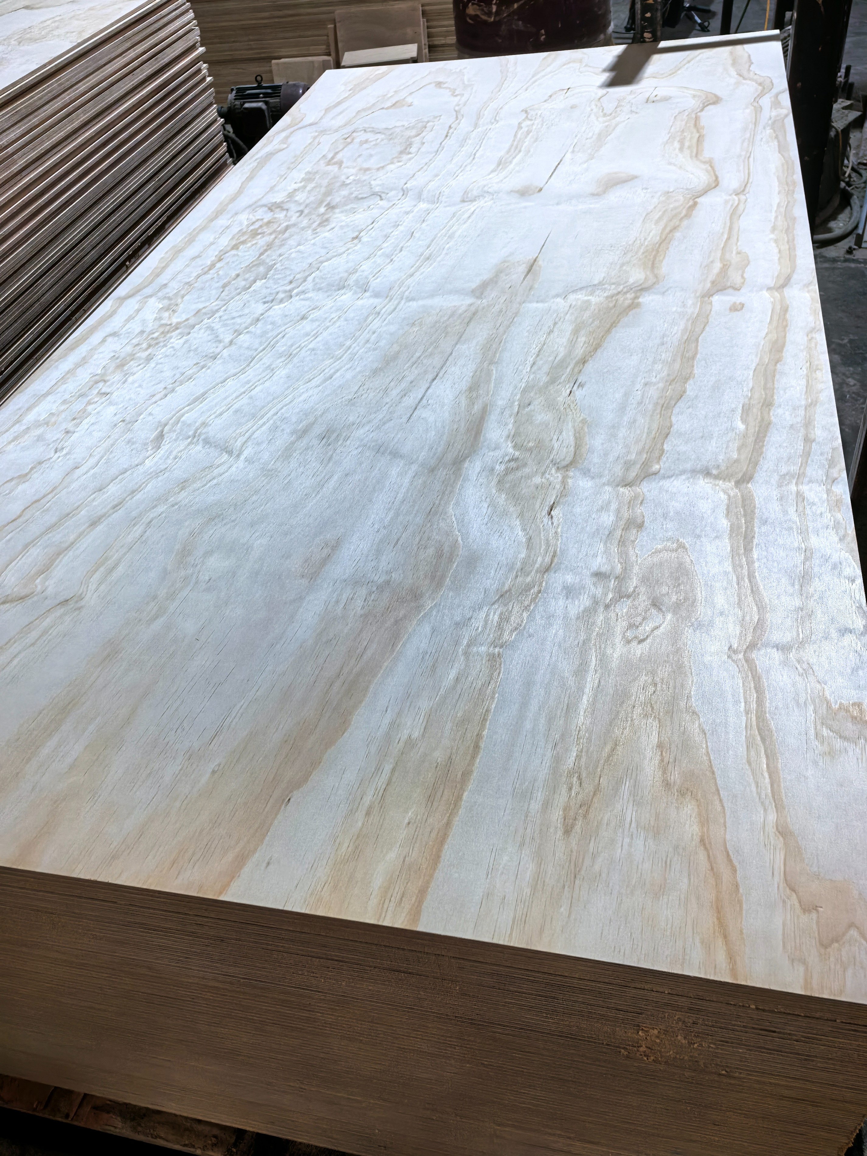 Pine Plywood with E1 Glue C/D Grade
