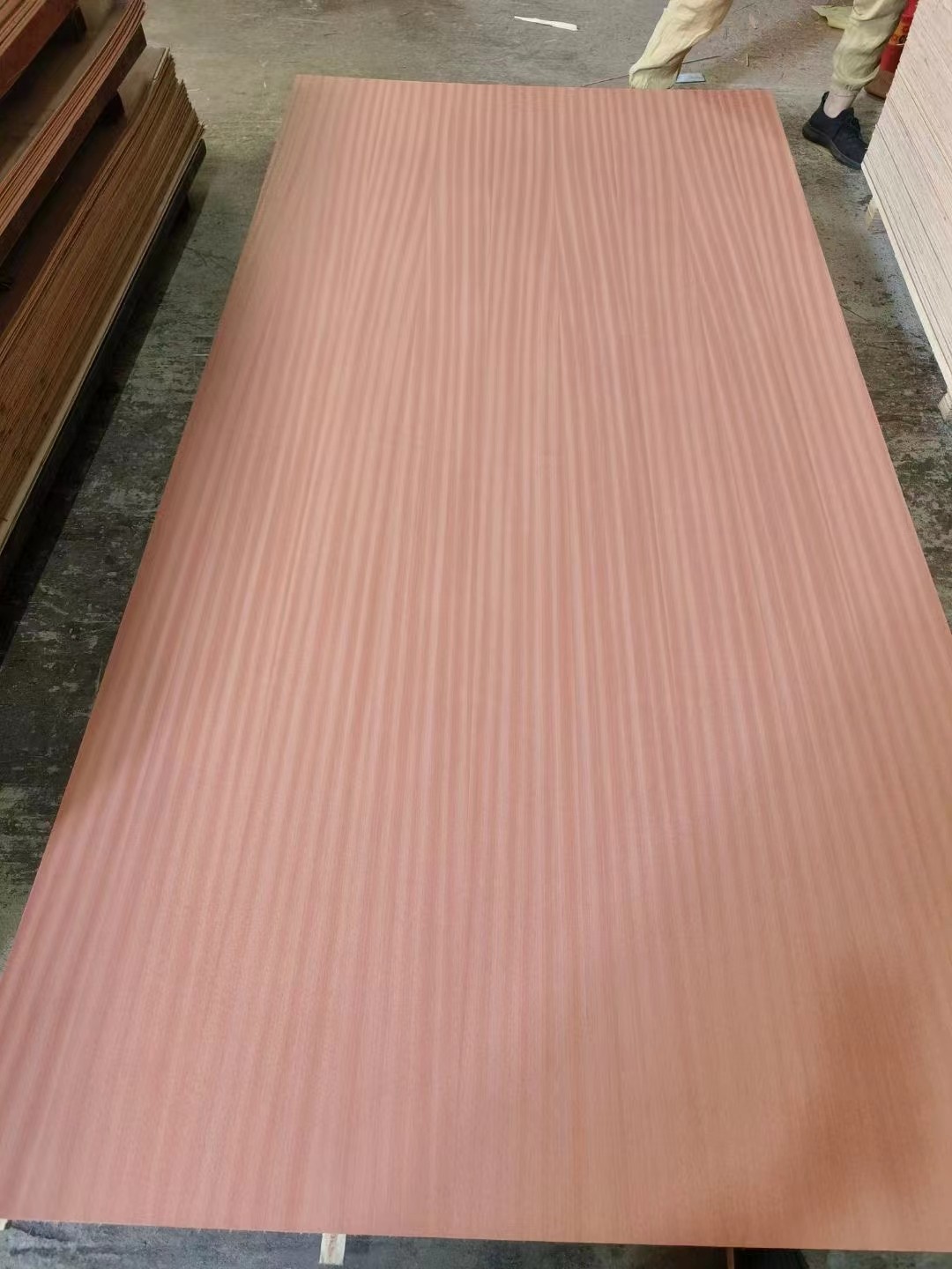 2-25mm Furniture Grade Red Oak Black Walnut Teak Natural Wood Veneer Laminated Fancy Plywood for Dec
