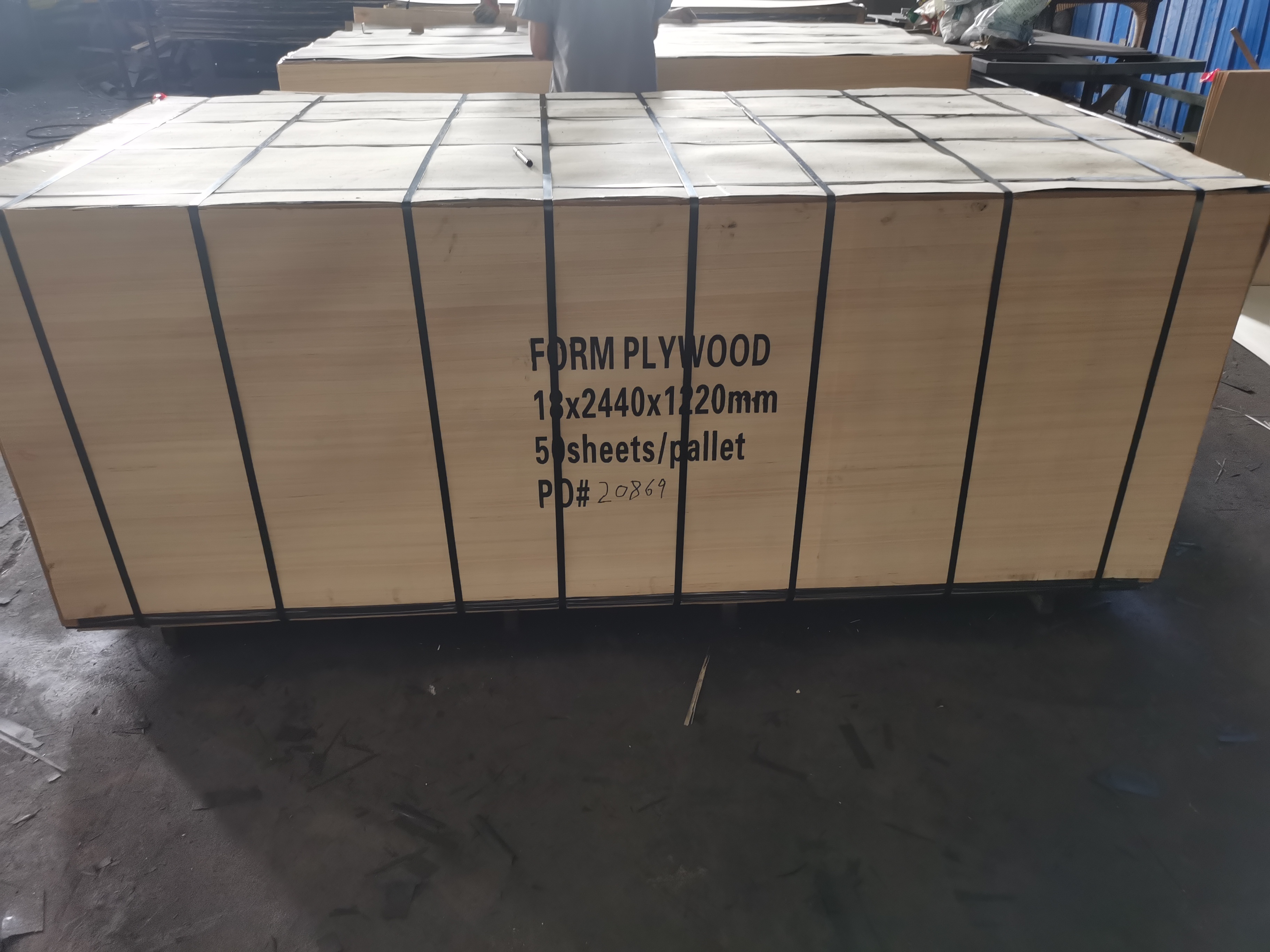  WBP Two times hot pressed black film faced plywood with combi core poplar mixed eucalyptus(图14)