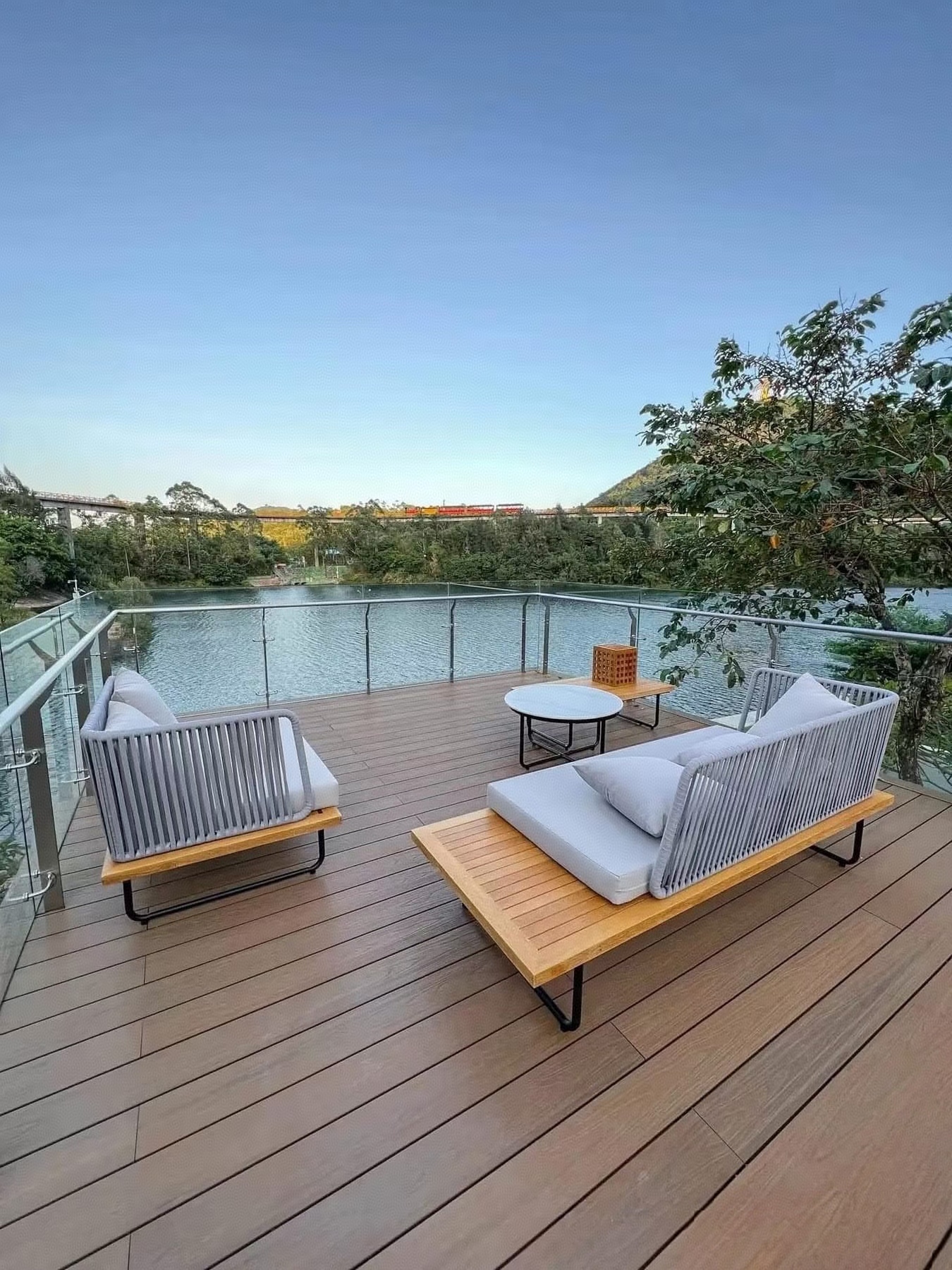 High - Quality WPC Decking, 100% Waterproof for Long - Lasting Outdoor Use(图2)